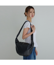 AWESOME STUDIO（オーサムスタジオ）の「人工皮革ショルダーバッグブラック（ショルダーバッグ）」