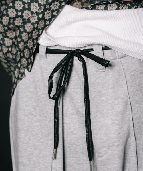 NineMicrophones（ナインマイクロフォンズ）の「SWEAT CHICANO PANTS（スウェットパンツ・メンズ・グレー/ブラック・MEDIUM）」の3枚目の写真