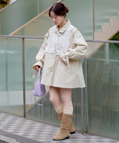 Kastane(カスタネ)の「【マルチウェイ/袖取り外し可能】レース付きフレアトレンチコート(トレンチコート・レディース・アイボリー/ネイビー・FREE)」の17枚目の写真