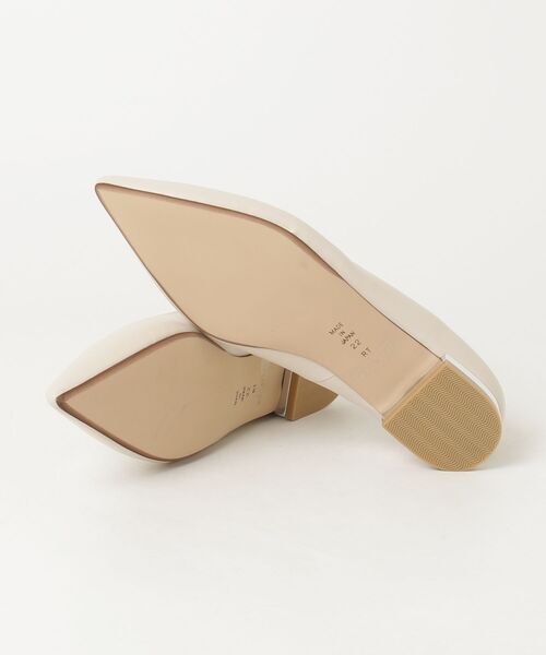 artemis by DIANA（アルテミスバイダイアナ）の「メタリックヒール　ポインテッドトゥフラットシューズ（パンプス・レディース・ブラック/アイボリー/ダークベージュ・22.0cm/22.5cm/23.0cm/23.5cm/24.0cm/24.5cm/25.0cm）」の5枚目の写真