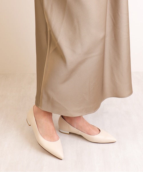 artemis by DIANA（アルテミスバイダイアナ）の「メタリックヒール　ポインテッドトゥフラットシューズ（パンプス・レディース・ブラック/アイボリー/ダークベージュ・22.0cm/22.5cm/23.0cm/23.5cm/24.0cm/24.5cm/25.0cm）」の20枚目の写真