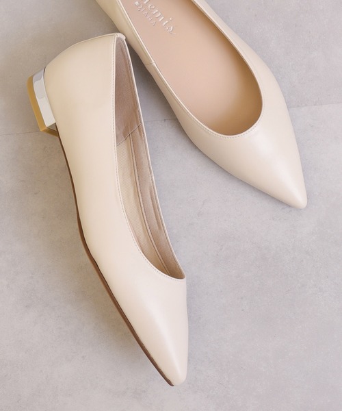 artemis by DIANA（アルテミスバイダイアナ）の「メタリックヒール　ポインテッドトゥフラットシューズ（パンプス・レディース・ブラック/アイボリー/ダークベージュ・22.0cm/22.5cm/23.0cm/23.5cm/24.0cm/24.5cm/25.0cm）」の11枚目の写真