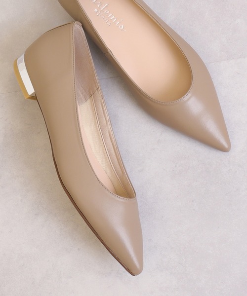 artemis by DIANA（アルテミスバイダイアナ）の「メタリックヒール　ポインテッドトゥフラットシューズ（パンプス・レディース・ブラック/アイボリー/ダークベージュ・22.0cm/22.5cm/23.0cm/23.5cm/24.0cm/24.5cm/25.0cm）」の7枚目の写真