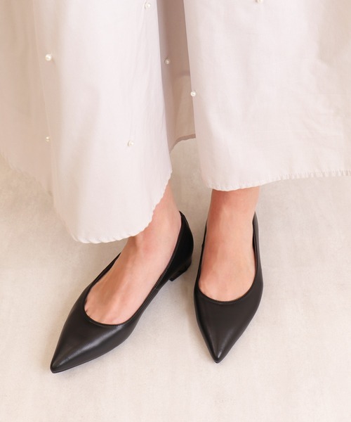 artemis by DIANA（アルテミスバイダイアナ）の「メタリックヒール　ポインテッドトゥフラットシューズ（パンプス・レディース・ブラック/アイボリー/ダークベージュ・22.0cm/22.5cm/23.0cm/23.5cm/24.0cm/24.5cm/25.0cm）」の18枚目の写真