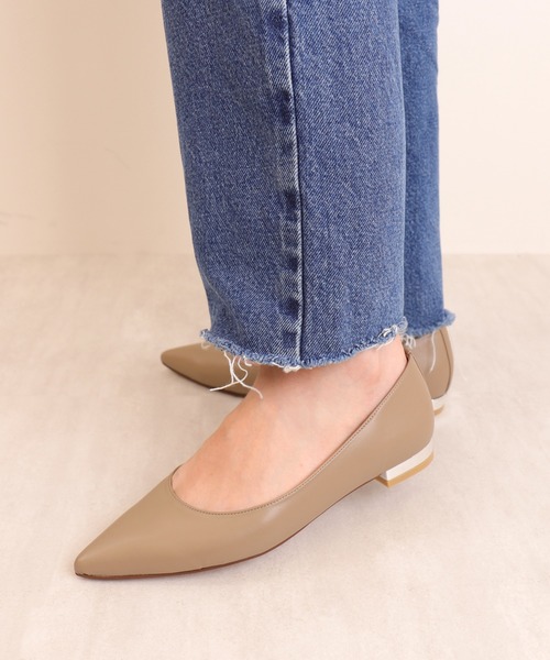 artemis by DIANA（アルテミスバイダイアナ）の「メタリックヒール　ポインテッドトゥフラットシューズ（パンプス・レディース・ブラック/アイボリー/ダークベージュ・22.0cm/22.5cm/23.0cm/23.5cm/24.0cm/24.5cm/25.0cm）」の15枚目の写真