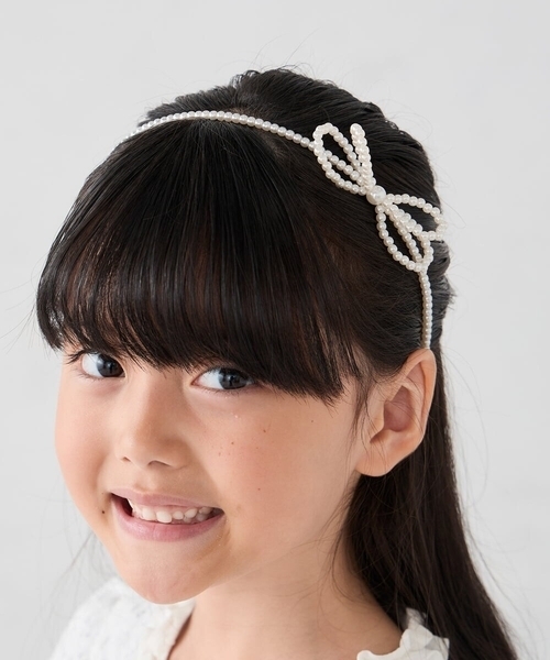 a.v.v（アーヴェヴェ）の「[KIDS][セレモニー]パール調カチューシャ（カチューシャ・キッズ・アイボリー・120）」の2枚目の写真