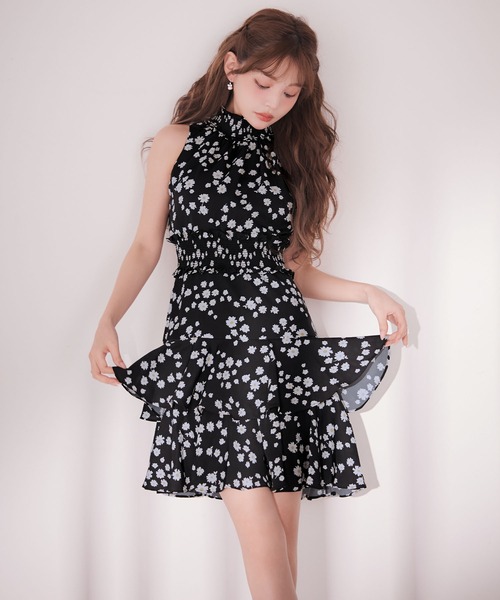 sugar nine(シュガーナイン)の「【ワンピース】フラワープリントフレアワンピース(ワンピース・レディース・ロイヤルブルー/レッド/ブラック×ホワイト/ホワイト・SMALL/X-SMALL/MEDIUM)」の15枚目の写真