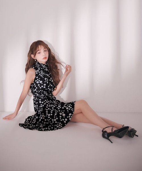 sugar nine(シュガーナイン)の「【ワンピース】フラワープリントフレアワンピース(ワンピース・レディース・ロイヤルブルー/レッド/ブラック×ホワイト/ホワイト・SMALL/X-SMALL/MEDIUM)」の19枚目の写真