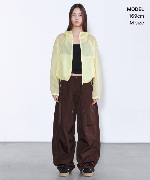 MUSINSA STANDARD WOMAN（ムシンサスタンダードウーマン）の「ウィメンズシアーフードパーカージャケット[レモン]（ナイロンジャケット・レディース・その他・S/M/L）」の2枚目の写真
