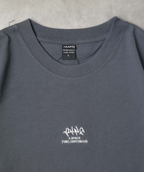 B.I.D.(ビーアイディー)の「《刺繍ロングスリーブTシャツ(ロゴ刺繍)》(Tシャツ/カットソー・メンズ・チャコールグレー/ホワイト/ブラック・MEDIUM)」の4枚目の写真