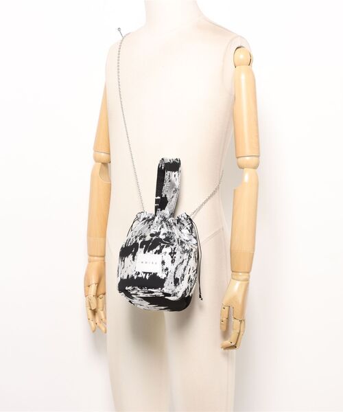 NOISE MAKER(ノイズメーカー)の「2WAYドローストリングバッグ(ショルダーバッグ・レディース・ブラック系その他/シルバー系その他・FREE)」の19枚目の写真