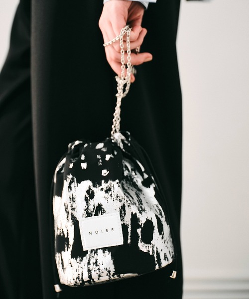 NOISE MAKER(ノイズメーカー)の「2WAYドローストリングバッグ(ショルダーバッグ・レディース・ブラック系その他/シルバー系その他・FREE)」の1枚目の写真