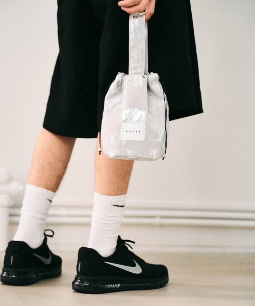 NOISE MAKER(ノイズメーカー)の「2WAYドローストリングバッグ(ショルダーバッグ・レディース・ブラック系その他/シルバー系その他・FREE)」の13枚目の写真