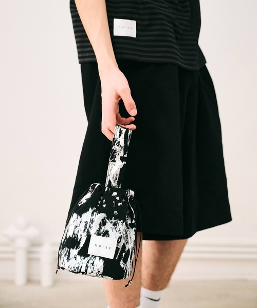 NOISE MAKER(ノイズメーカー)の「2WAYドローストリングバッグ(ショルダーバッグ・レディース・ブラック系その他/シルバー系その他・FREE)」の7枚目の写真