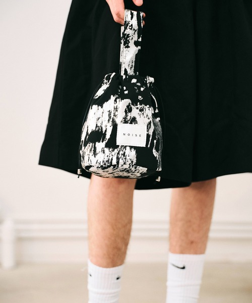 NOISE MAKER(ノイズメーカー)の「2WAYドローストリングバッグ(ショルダーバッグ・レディース・ブラック系その他/シルバー系その他・FREE)」の8枚目の写真