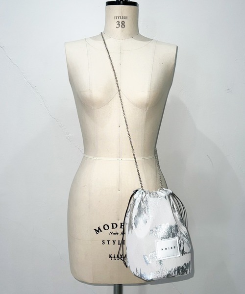 NOISE MAKER(ノイズメーカー)の「2WAYドローストリングバッグ(ショルダーバッグ・レディース・ブラック系その他/シルバー系その他・FREE)」の14枚目の写真