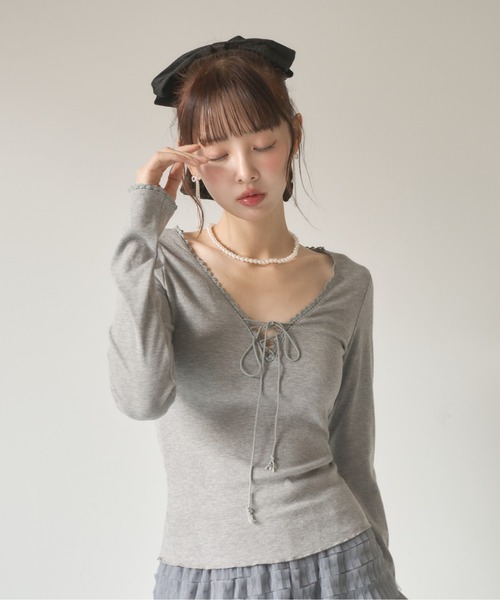 Nadana(ナダナ)の「レースドッキングフロントレースアップトップス(Tシャツ/カットソー・レディース・グレー/アイボリー・FREE)」の9枚目の写真