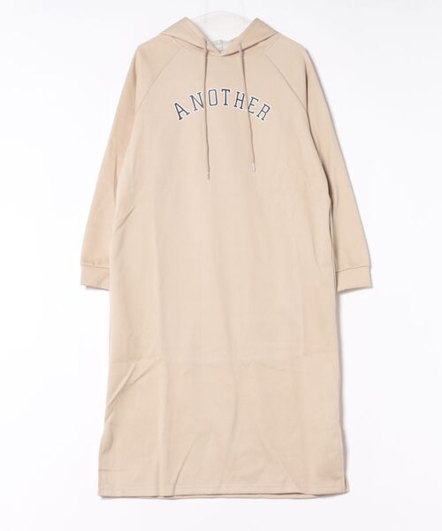 N.s(エヌドットエス)の「ワンピース カレッジロゴ スウェット ロングワンピース(ワンピース・レディース・ベージュ/グレー・MEDIUM/LARGE/X-LARGE)」の3枚目の写真