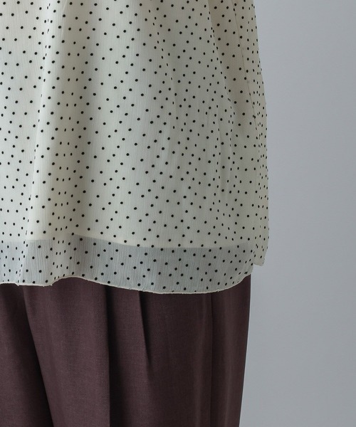 GLOBAL WORK(グローバルワーク)の「MATINEE LINE/アソートシャーリングブラウス/632551(シャツ/ブラウス・レディース・ブラック/ライトベージュ/その他/ホワイト系その他2・LARGE/MEDIUM)」の7枚目の写真