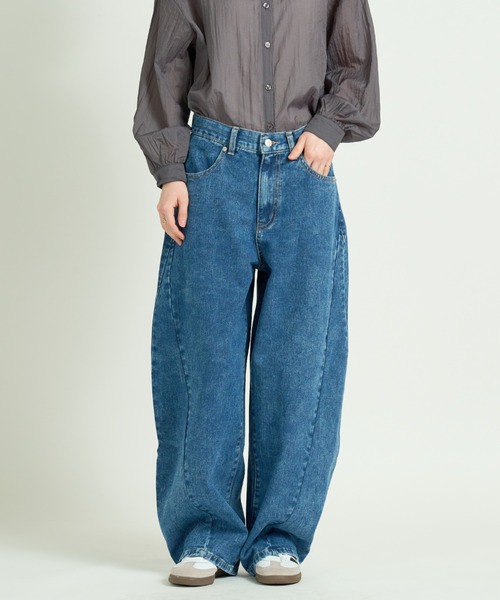 A.D.C.L.（エーディーシーエル）の「デニム ボリュームカーブパンツ（デニムパンツ・レディース・ネイビー/サックスブルー・M/L）」の8枚目の写真