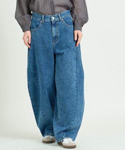 A.D.C.L.（エーディーシーエル）の「デニム ボリュームカーブパンツ（デニムパンツ・レディース・ネイビー/サックスブルー・M/L）」の9枚目の写真