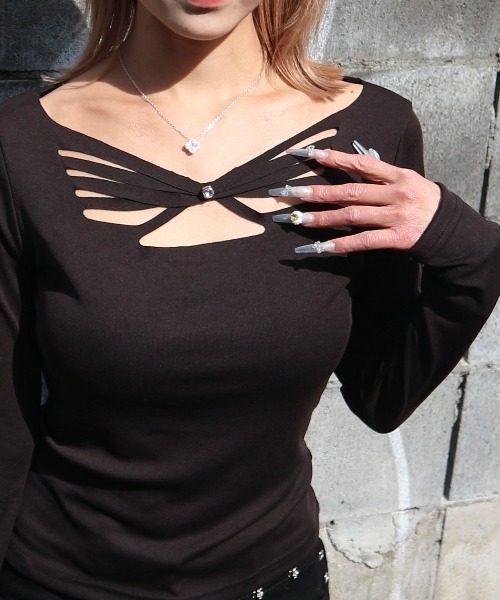 tinkerend(ティンカーエンド)の「Cutout Charm Tops / カットアウトチャームトップス(Tシャツ/カットソー・レディース・ブラック・FREE)」の2枚目の写真