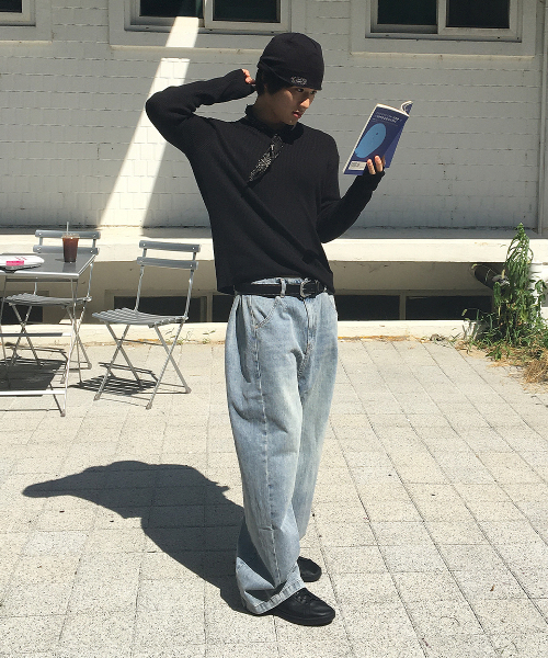 INTEMPOMOOD(インテンポムード)の「オーバーラッププリーツワイドデニム_ライトブルー(デニムパンツ・レディース・ライトブルー・SMALL/MEDIUM/LARGE/X-LARGE)」の3枚目の写真