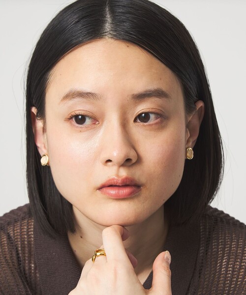 green label relaxing（グリーンレーベルリラクシング）の「オーバルマーブル＆メタルフレーム イヤリング（イヤリング・レディース・オフホワイト/ブラウン系・FREE）」の3枚目の写真