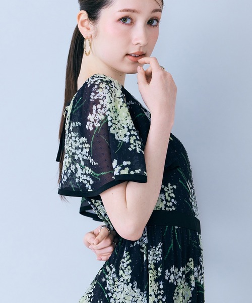 Audie a Muses(オーディアミューズ)の「ミモザプリントワンピース(ワンピース・レディース・ブラック/オフホワイト・36/40/42/38)」の11枚目の写真
