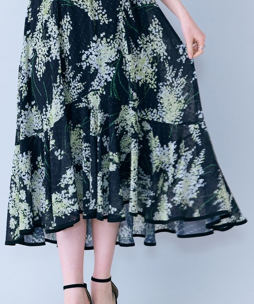 Audie a Muses(オーディアミューズ)の「ミモザプリントワンピース(ワンピース・レディース・ブラック/オフホワイト・36/40/42/38)」の14枚目の写真