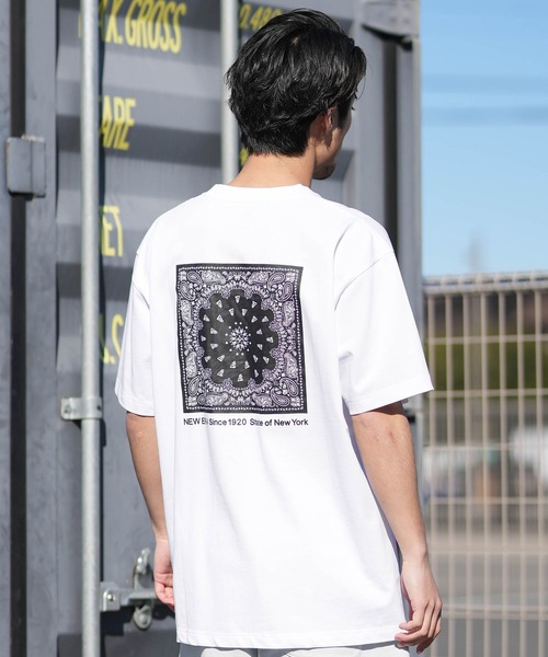 NEW ERA(ニューエラ)の「NEW ERA/ニューエラ 半袖 Tシャツ バックプリント Paisley(Tシャツ/カットソー・メンズ・ホワイト/ライトブラウン/ブラック・M/L/XL/XXL)」の1枚目の写真