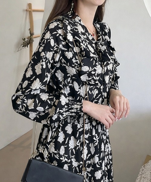 mielu（ミエル）の「花柄シフォンロングワンピース（ワンピース・レディース・ブラック・LARGE/MEDIUM/SMALL）」の3枚目の写真