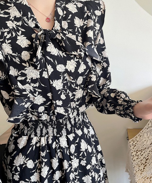 mielu（ミエル）の「花柄シフォンロングワンピース（ワンピース・レディース・ブラック・LARGE/MEDIUM/SMALL）」の2枚目の写真