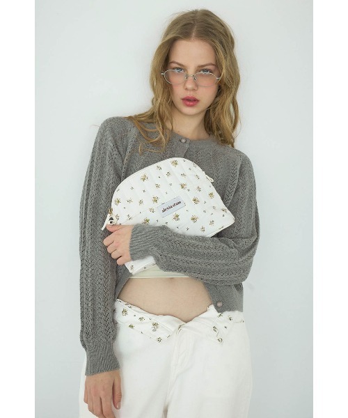 ALEXIA STAM（アリシアスタン）の「Floral Landscape Quilted Pouch /フローラル 台形キルティングポーチ（ポーチ・レディース・ブルー/ホワイト・FREE）」の2枚目の写真