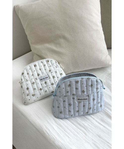 ALEXIA STAM（アリシアスタン）の「Floral Landscape Quilted Pouch /フローラル 台形キルティングポーチ（ポーチ・レディース・ブルー/ホワイト・FREE）」の3枚目の写真