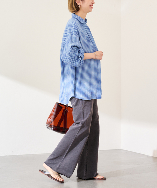 FRAMeWORK（フレームワーク）の「ウェットオゾン加工インレーセミフレアパンツ（スラックス・レディース・ライトグレー/スミクロ・36/38）」の8枚目の写真