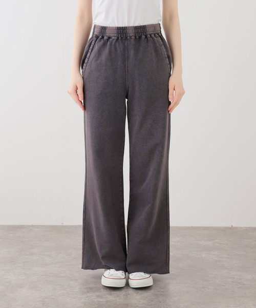 FRAMeWORK（フレームワーク）の「ウェットオゾン加工インレーセミフレアパンツ（スラックス・レディース・ライトグレー/スミクロ・36/38）」の17枚目の写真