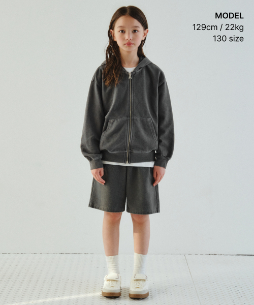 MUSINSA STANDARD KIDS（ムシンサスタンダードキッズ）の「ピグメントスウェットショーツ[チャコールグレー]（その他パンツ・レディース・その他・110/120/130/140/150/160）」の2枚目の写真