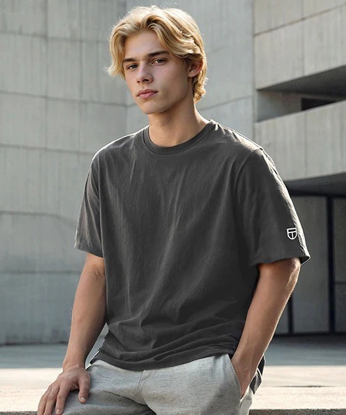 NEWTRAL PRODUCTS（ニュートラルプロダクツ）の「【NEWTRAL】 5.6oz EmblemT（Tシャツ/カットソー・メンズ・ブラック/ライトブルー/スモークピンク/ロイヤルブルー/グレー/ダークグリーン/ホワイト/ライトグレー/レッド/チャコール/ネイビー/ベージュ・S/M/L/LL）」の5枚目の写真