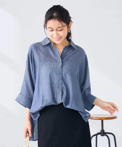 a.v.v(アーヴェヴェ)の「【2WAY】シアーデニムドルマンシャツ(シャツ/ブラウス・レディース・ネイビー・39)」の2枚目の写真