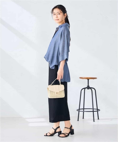 a.v.v(アーヴェヴェ)の「【2WAY】シアーデニムドルマンシャツ(シャツ/ブラウス・レディース・ネイビー・39)」の6枚目の写真