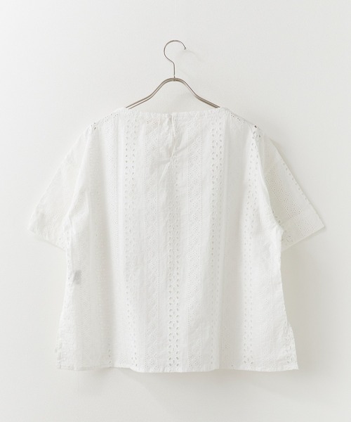 Vincent et Mireille(バンソンエミレイユ)の「Vincent et Mireille/バンソンエミレイユ BOAT NECK BLOUSE ブラウス パンチングレース 2026年 夏 夏服(シャツ/ブラウス・レディース・ホワイト/ブラック・36)」の9枚目の写真