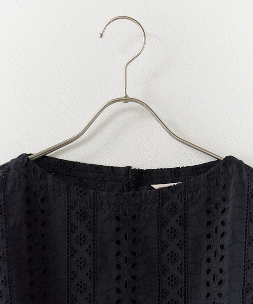 Vincent et Mireille(バンソンエミレイユ)の「Vincent et Mireille/バンソンエミレイユ BOAT NECK BLOUSE ブラウス パンチングレース 2026年 夏 夏服(シャツ/ブラウス・レディース・ホワイト/ブラック・36)」の7枚目の写真