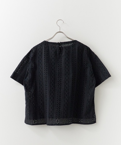 Vincent et Mireille(バンソンエミレイユ)の「Vincent et Mireille/バンソンエミレイユ BOAT NECK BLOUSE ブラウス パンチングレース 2026年 夏 夏服(シャツ/ブラウス・レディース・ホワイト/ブラック・36)」の21枚目の写真
