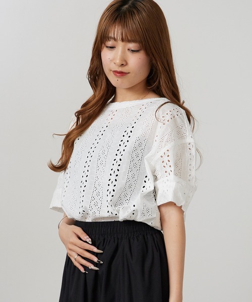 Vincent et Mireille(バンソンエミレイユ)の「Vincent et Mireille/バンソンエミレイユ BOAT NECK BLOUSE ブラウス パンチングレース 2026年 夏 夏服(シャツ/ブラウス・レディース・ホワイト/ブラック・36)」の11枚目の写真