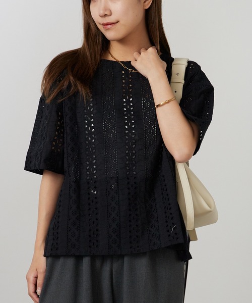 Vincent et Mireille(バンソンエミレイユ)の「Vincent et Mireille/バンソンエミレイユ BOAT NECK BLOUSE ブラウス パンチングレース 2026年 夏 夏服(シャツ/ブラウス・レディース・ホワイト/ブラック・36)」の16枚目の写真