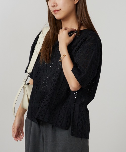 Vincent et Mireille(バンソンエミレイユ)の「Vincent et Mireille/バンソンエミレイユ BOAT NECK BLOUSE ブラウス パンチングレース 2026年 夏 夏服(シャツ/ブラウス・レディース・ホワイト/ブラック・36)」の17枚目の写真