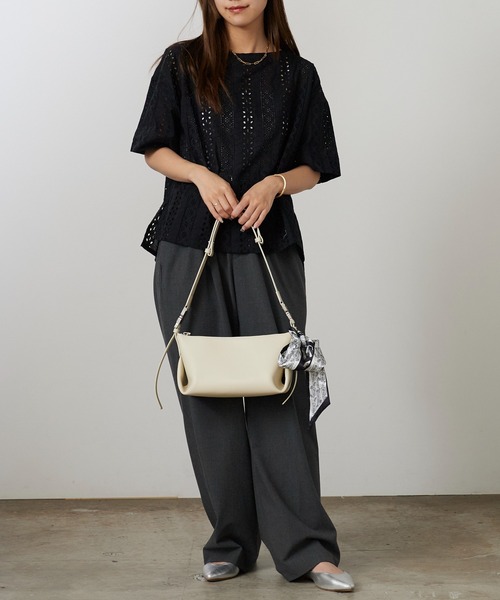 Vincent et Mireille(バンソンエミレイユ)の「Vincent et Mireille/バンソンエミレイユ BOAT NECK BLOUSE ブラウス パンチングレース 2026年 夏 夏服(シャツ/ブラウス・レディース・ホワイト/ブラック・36)」の18枚目の写真