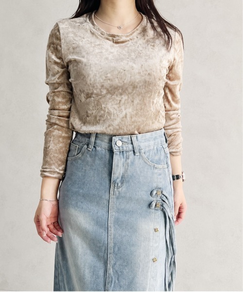 GREENHOX(グリーンホックス)の「【華奢見え】クラッシュベロアシアーロングスリーブトップス(Tシャツ/カットソー・レディース・ブラック/ライトブラウン/オフホワイト・MEDIUM/LARGE)」の11枚目の写真