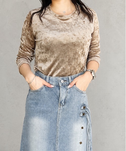 GREENHOX(グリーンホックス)の「【華奢見え】クラッシュベロアシアーロングスリーブトップス(Tシャツ/カットソー・レディース・ブラック/ライトブラウン/オフホワイト・MEDIUM/LARGE)」の8枚目の写真